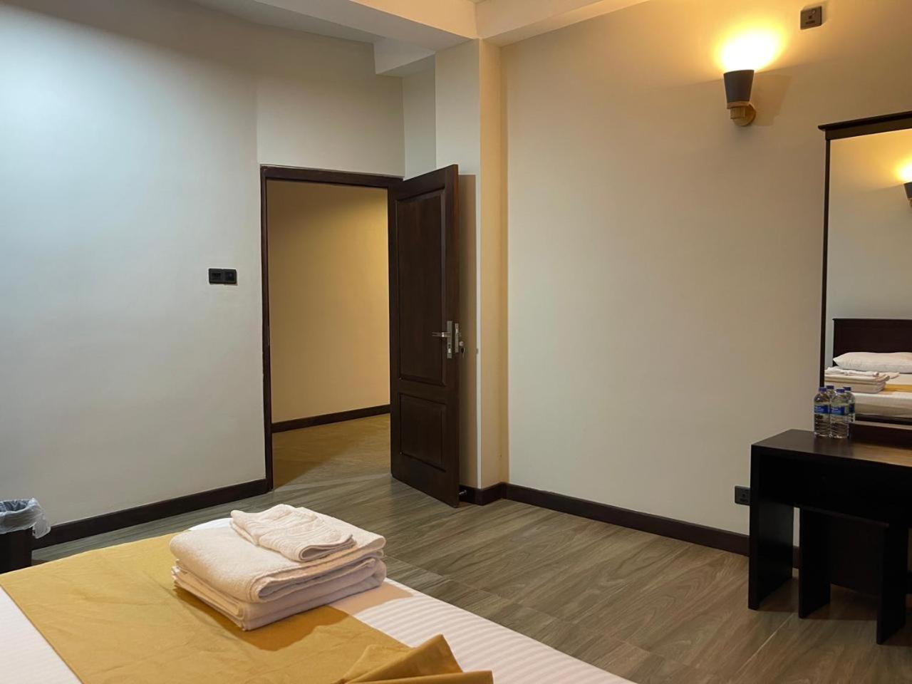 Hotel Lush Breeze à Kandy Extérieur photo