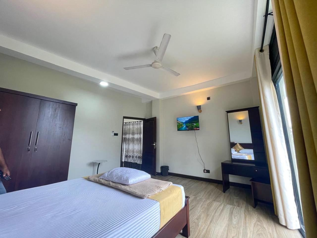 Hotel Lush Breeze à Kandy Extérieur photo