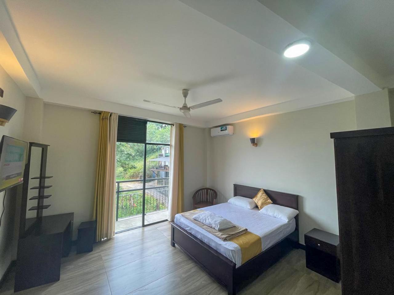Hotel Lush Breeze à Kandy Extérieur photo