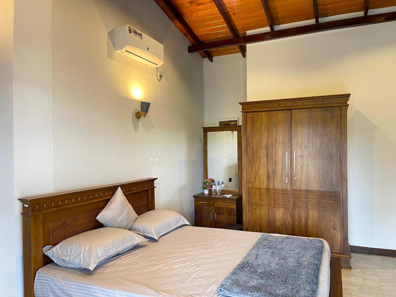 Hotel Lush Breeze à Kandy Extérieur photo