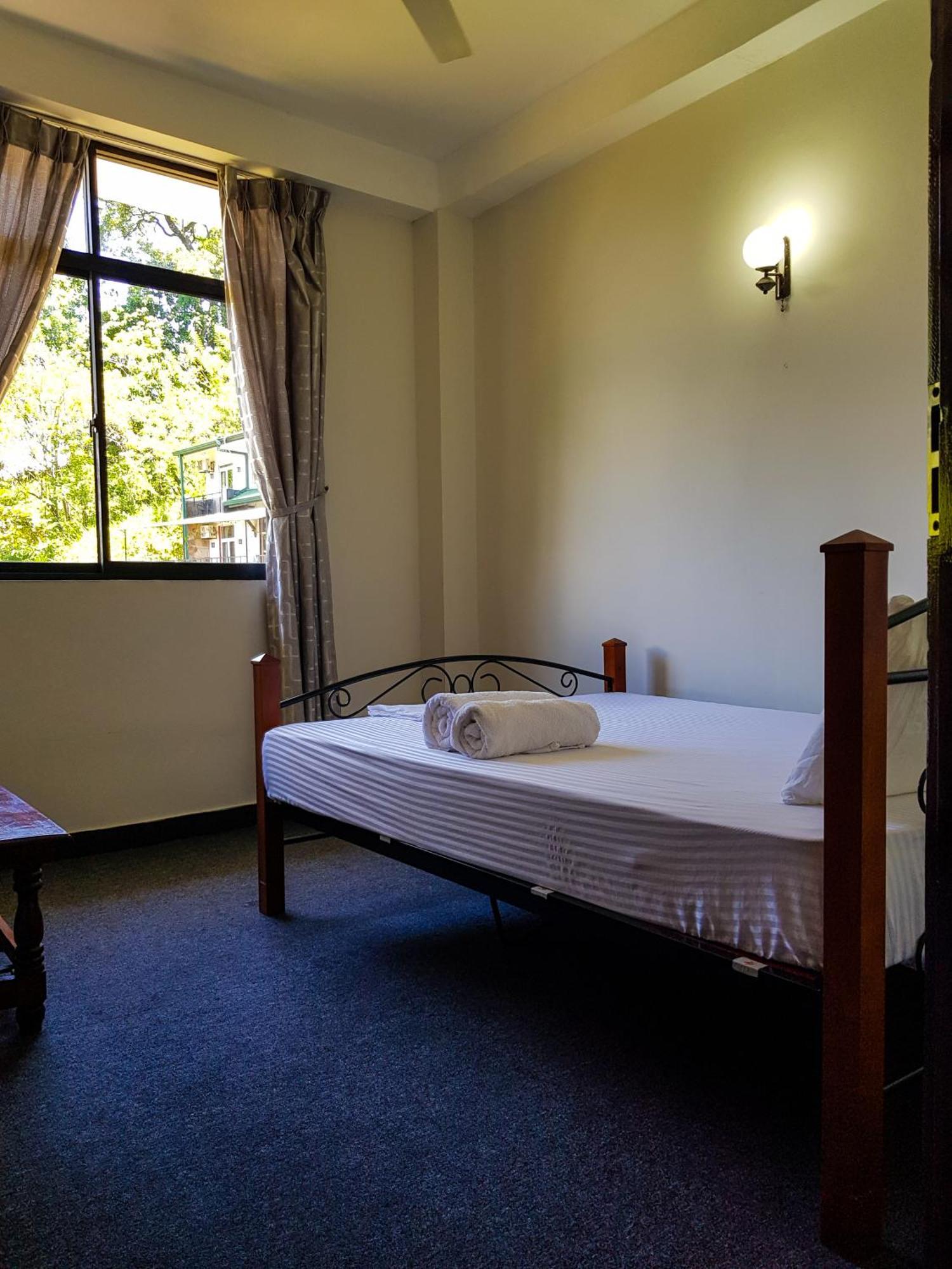 Hotel Lush Breeze à Kandy Extérieur photo