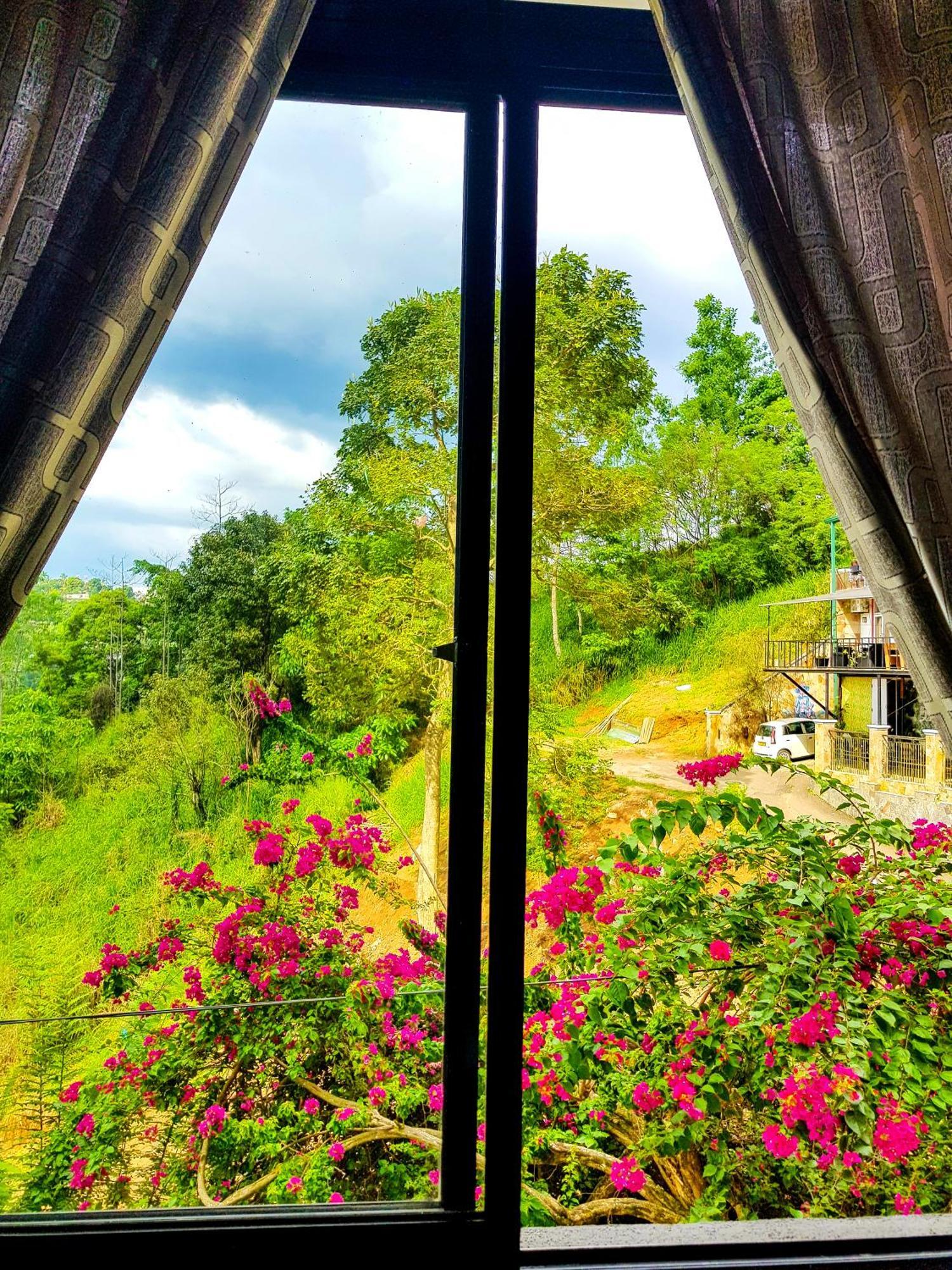 Hotel Lush Breeze à Kandy Extérieur photo